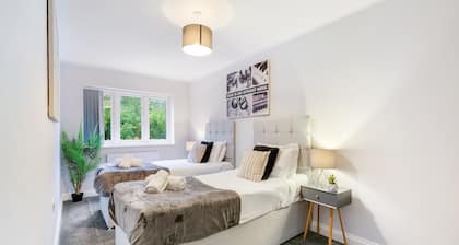 2 Bdrm Penthouse with parking Wycombe