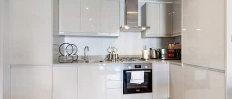 Basic Apartment, 2 Bedrooms | Private kitchen | Fridge, microwave, oven, stovetop