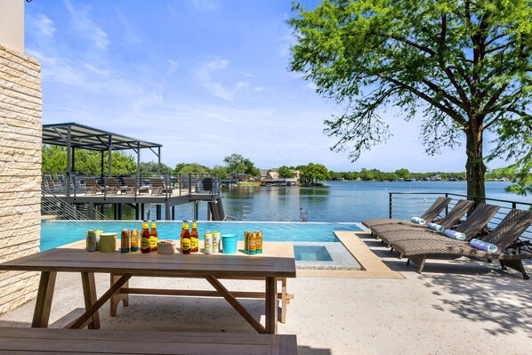 Outdoor pool, a heated pool