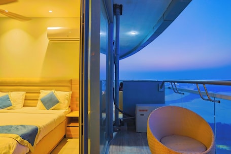 Deluxe Studio, 1 Bedroom | Desk, free WiFi