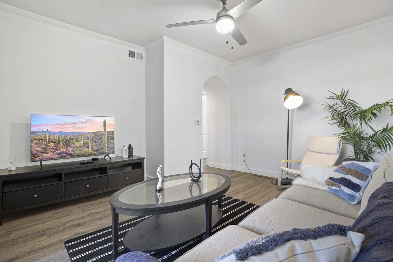 CozySuites Glendale walk to stadium w/ pool & gym!