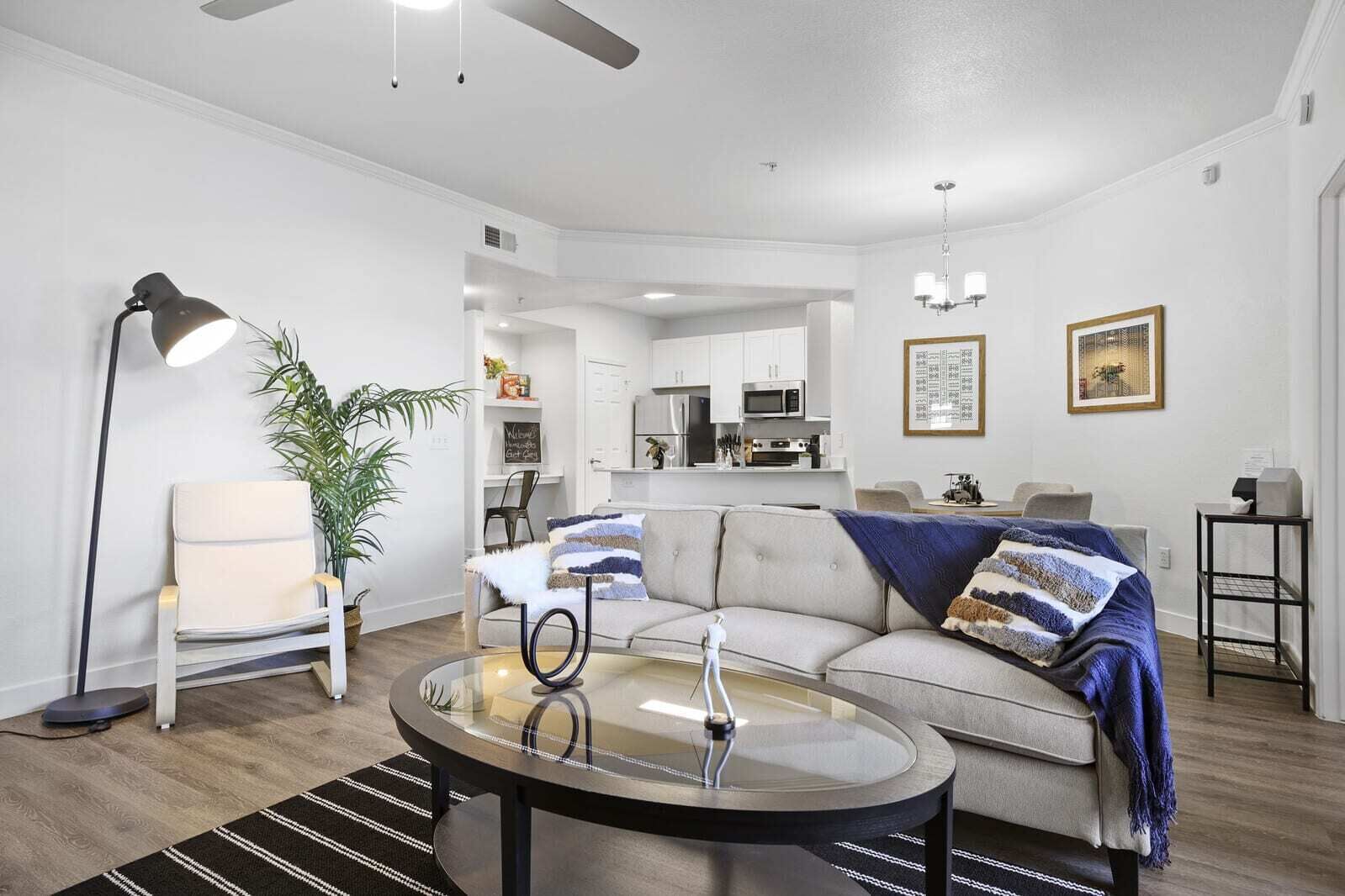 CozySuites Glendale walk to stadium w/ pool & gym!