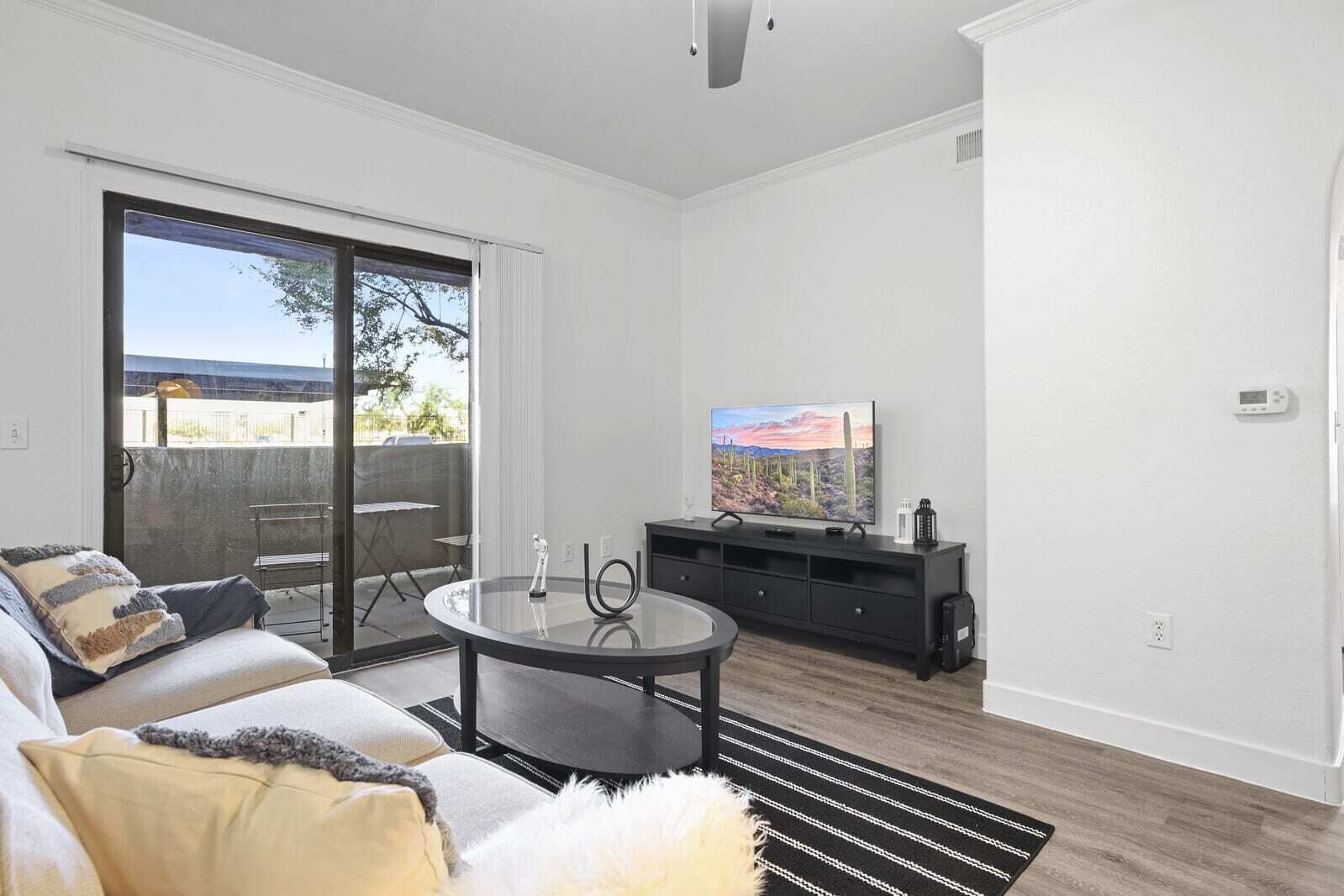 CozySuites Glendale walk to stadium w/ pool & gym!