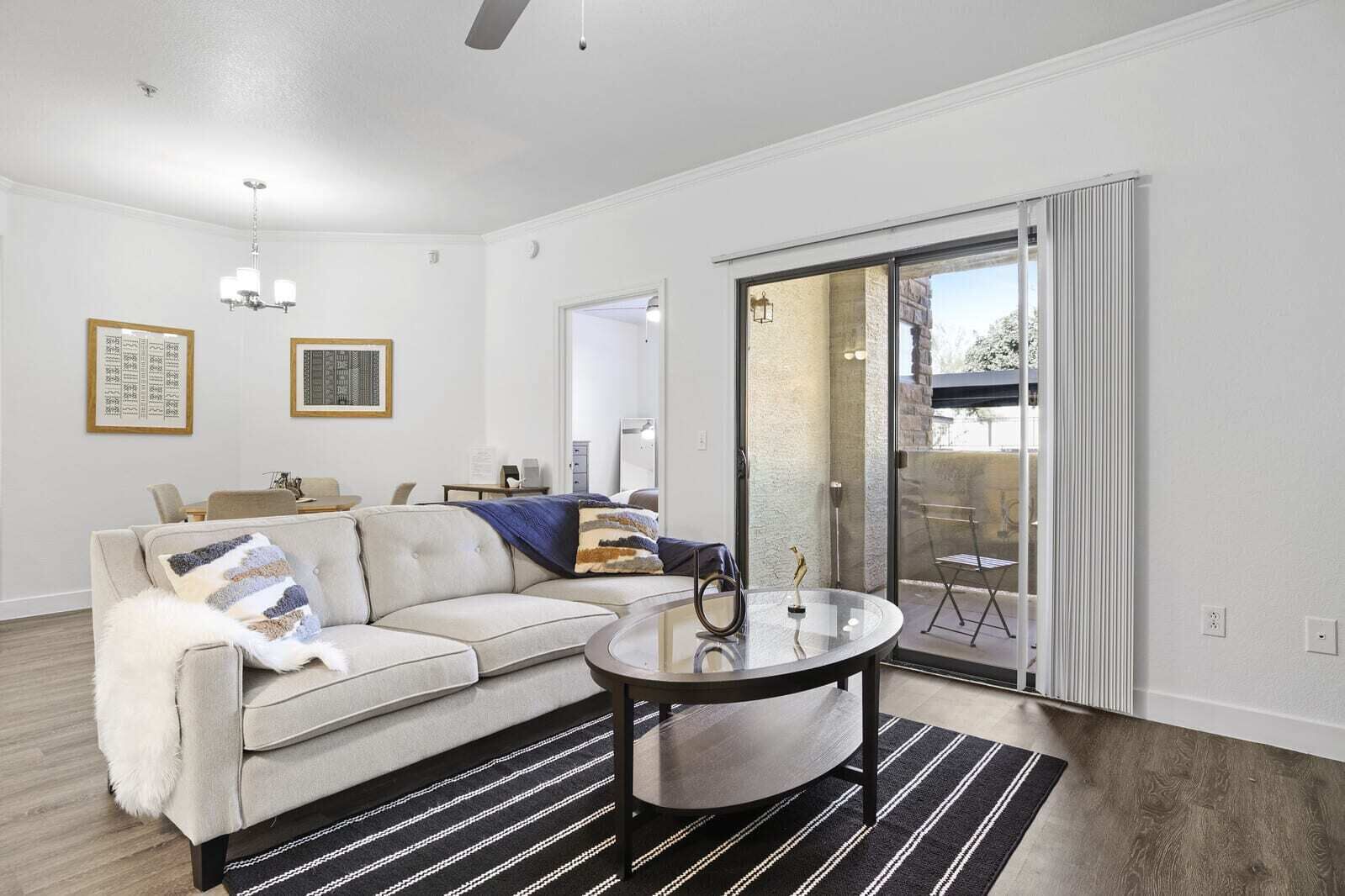 CozySuites Glendale walk to stadium w/ pool & gym!