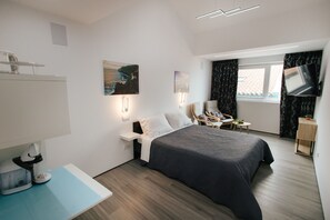 1 quarto, Wi-Fi de cortesia, roupa de cama