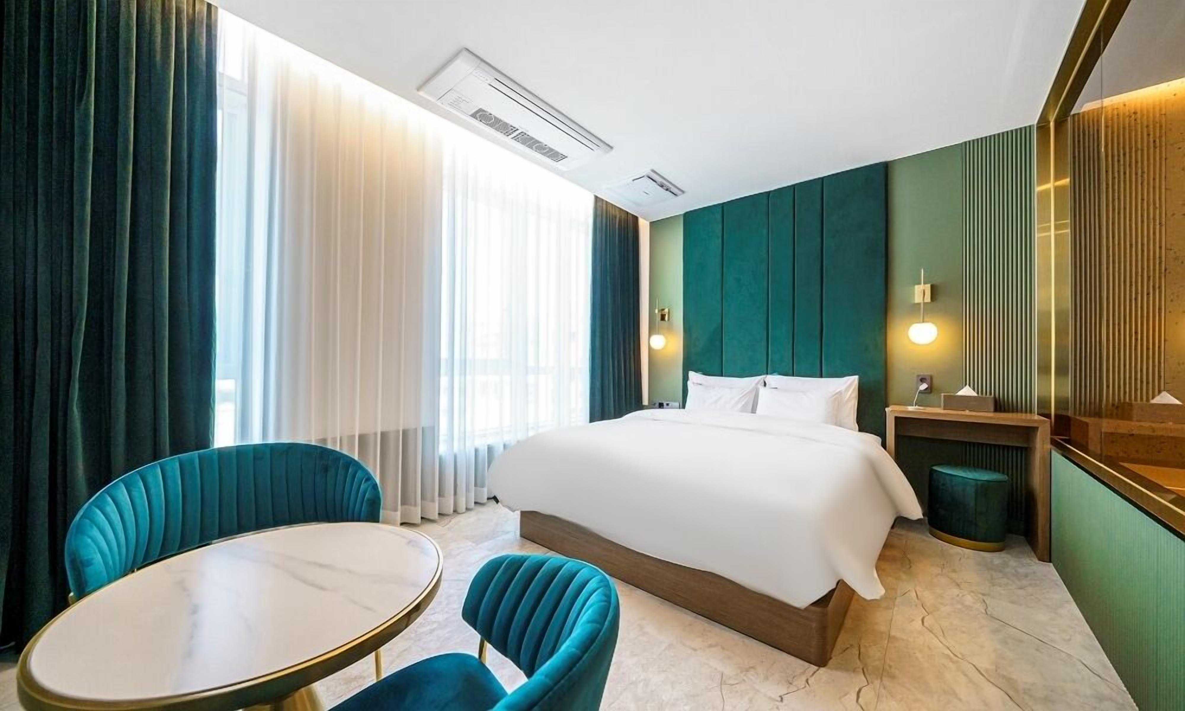 Royal Suite | Individually decorated, individually furnished, desk, free WiFi