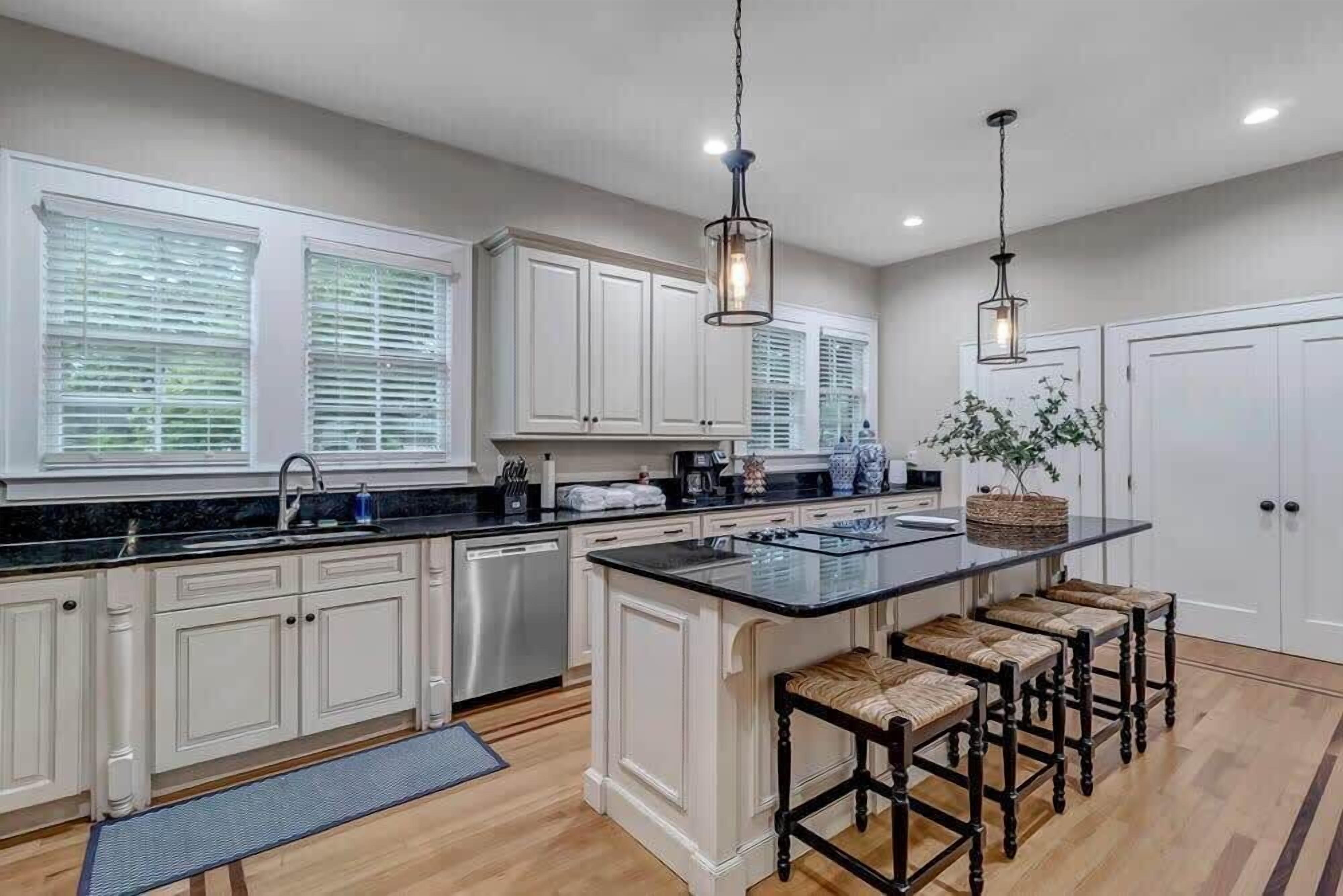 Frigorífic, microones, forn i placa de cuina 