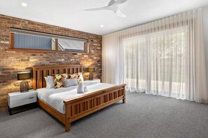4 habitaciones, escritorio, wifi y ropa de cama 