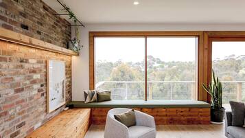 TV, Netflix, streaming services, offices