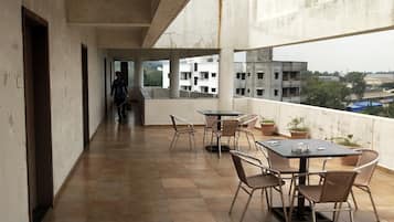 Deluxe Room | Terrace/patio