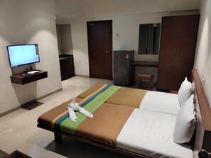 Individually decorated, individually furnished, desk, laptop workspace - Hotel Sumanchandra Suites  (Nashik)