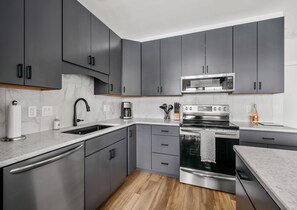 Fridge, microwave, stovetop, dishwasher