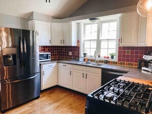 Cookware/dishes/utensils