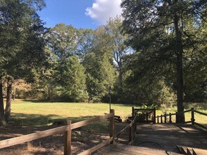 Property grounds - Rural fun close to everything in Charlotte (Charlotte)