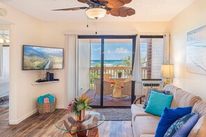 TV - BH 115 · Central and Bright 2 BR, 2 BA, Pool & Oceanview (Lihue)
