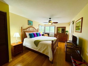 Desk, iron/ironing board, WiFi, bed sheets