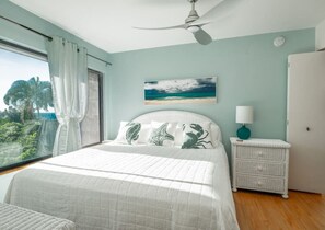 Desk, iron/ironing board, WiFi, bed sheets - Style and Comfort Over the Ocean (Princeville)
