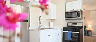 Lincoln, 1 Bed House near Xavier & Downtown