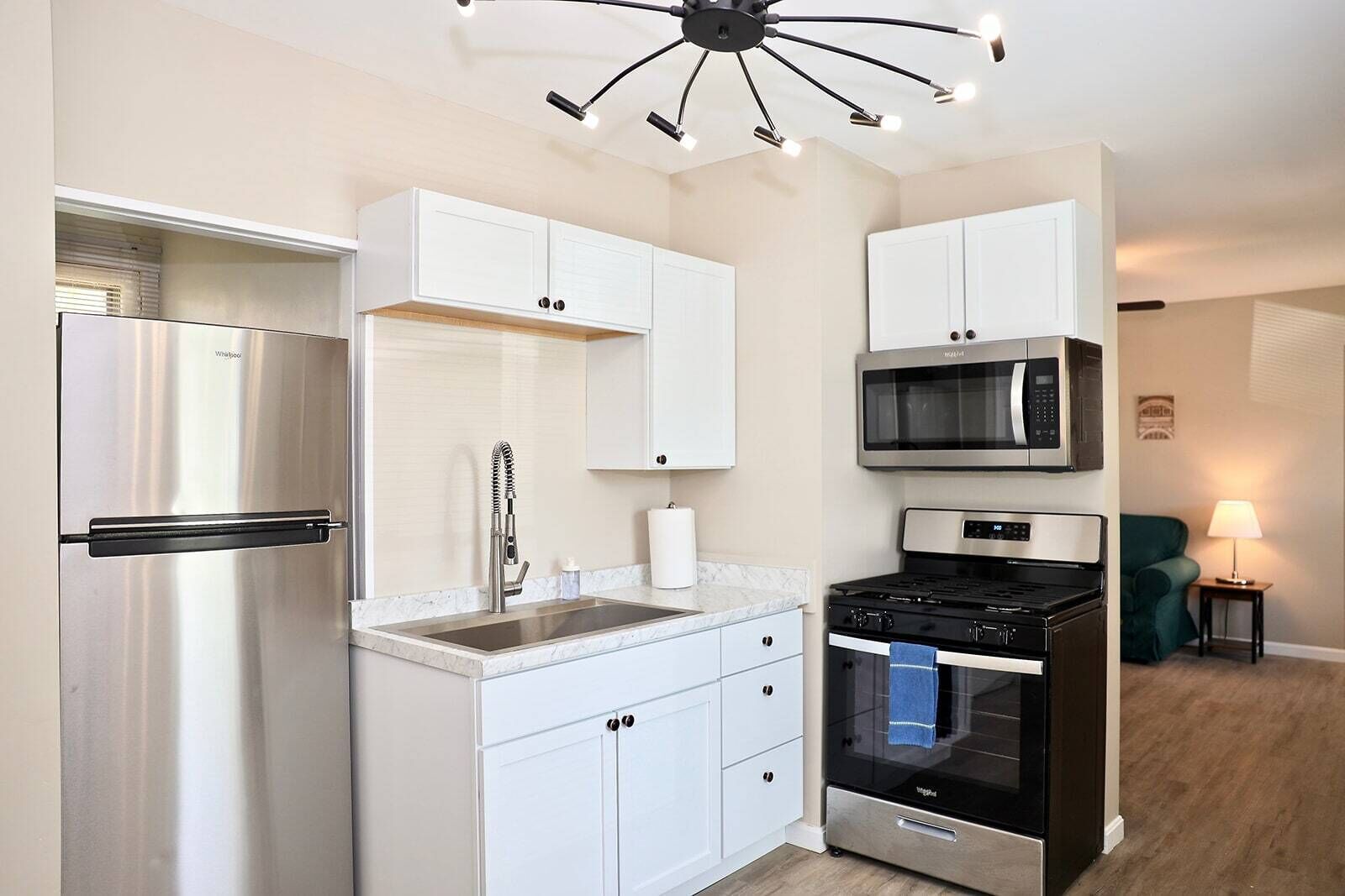 Lincoln, 1 Bed House near Xavier & Downtown