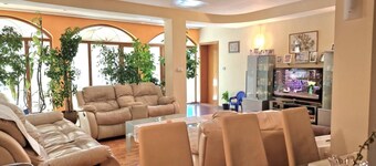 Luxorious House in the Hearth of the Town