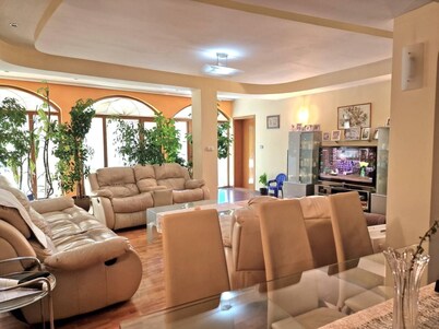 Luxorious house in the Hearth of the Town