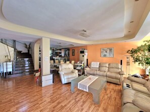 Living area - Luxorious house in the Hearth of the Town (Разград)
