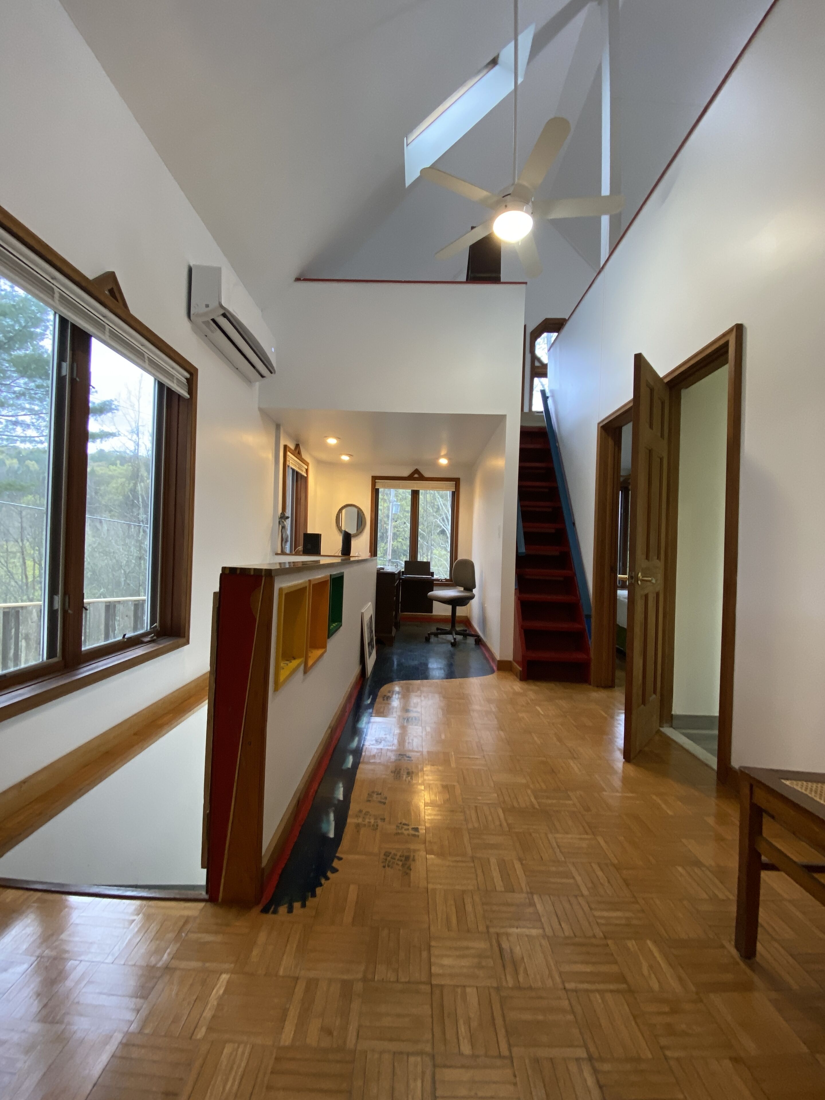 Artist's retreat house 10 min to gourmet shopping,  fine restaurants, recreation