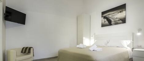 1 bedroom, desk, iron/ironing board, free WiFi