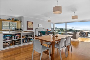 Dining - Blue Skies Sunrise - Mangawhai Heads Holiday Home (Mangawhai Heads)