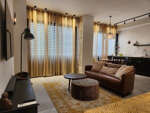 สมาร์ททีวี 1 นิ้ว พร้อมช่องดาวเทียม, ทีวี