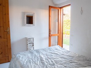 2 bedrooms, iron/ironing board, bed sheets - Porto Ottiolu rentals Trilo beach 500 Mt double services (Porto Ottiolu)