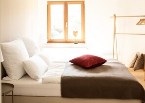 2 slaapkamers, een bureau, een strijkplank/strijkijzer, gratis wifi