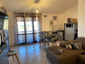 Smart TV, fireplace - The Artist's Villa. (Torre dei Corsari)