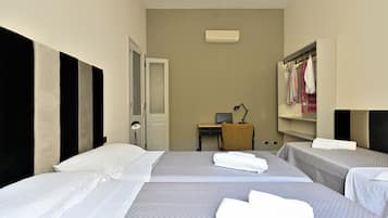 2 chambres, coffres-forts dans les chambres, bureau
