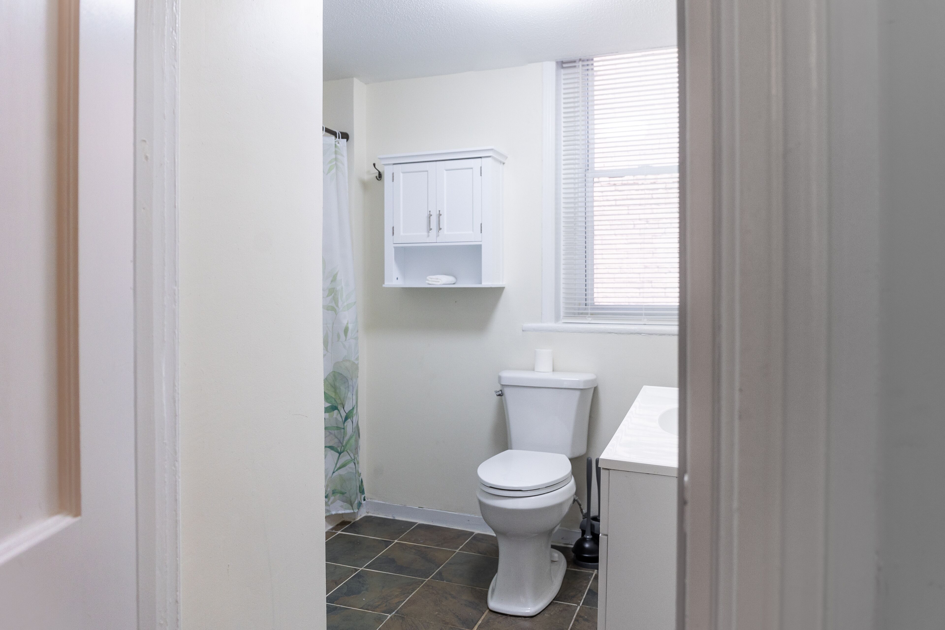 4Br Beautifully remodeled historic Victorian home.