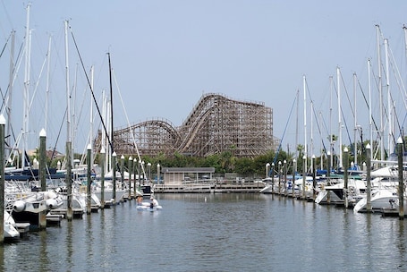 Marina. Spacious 3BR/2BA Home Near Galveston Cruise Port, NASA & Houston