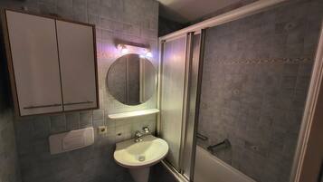 Haartrockner, Seife, Toilettenpapier