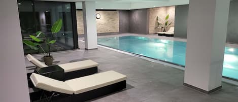 Inomhuspool och uppvärmd pool