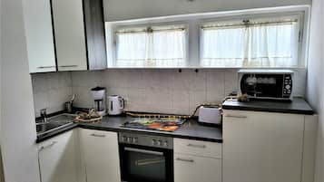 Kühlschrank, Ofen, Herdplatte, Geschirrspüler