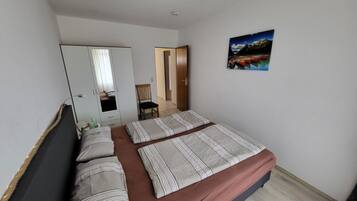 2 Schlafzimmer, Reisekinderbett, kostenloses WLAN