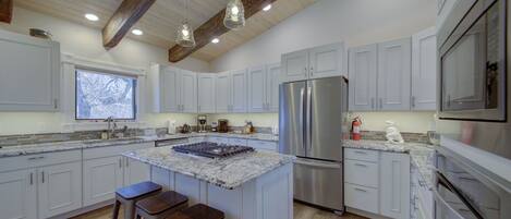 電子レンジ、オーブン、コンロ、食器洗い機