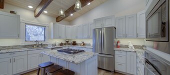 Historic Boulevard ~ close to downtown