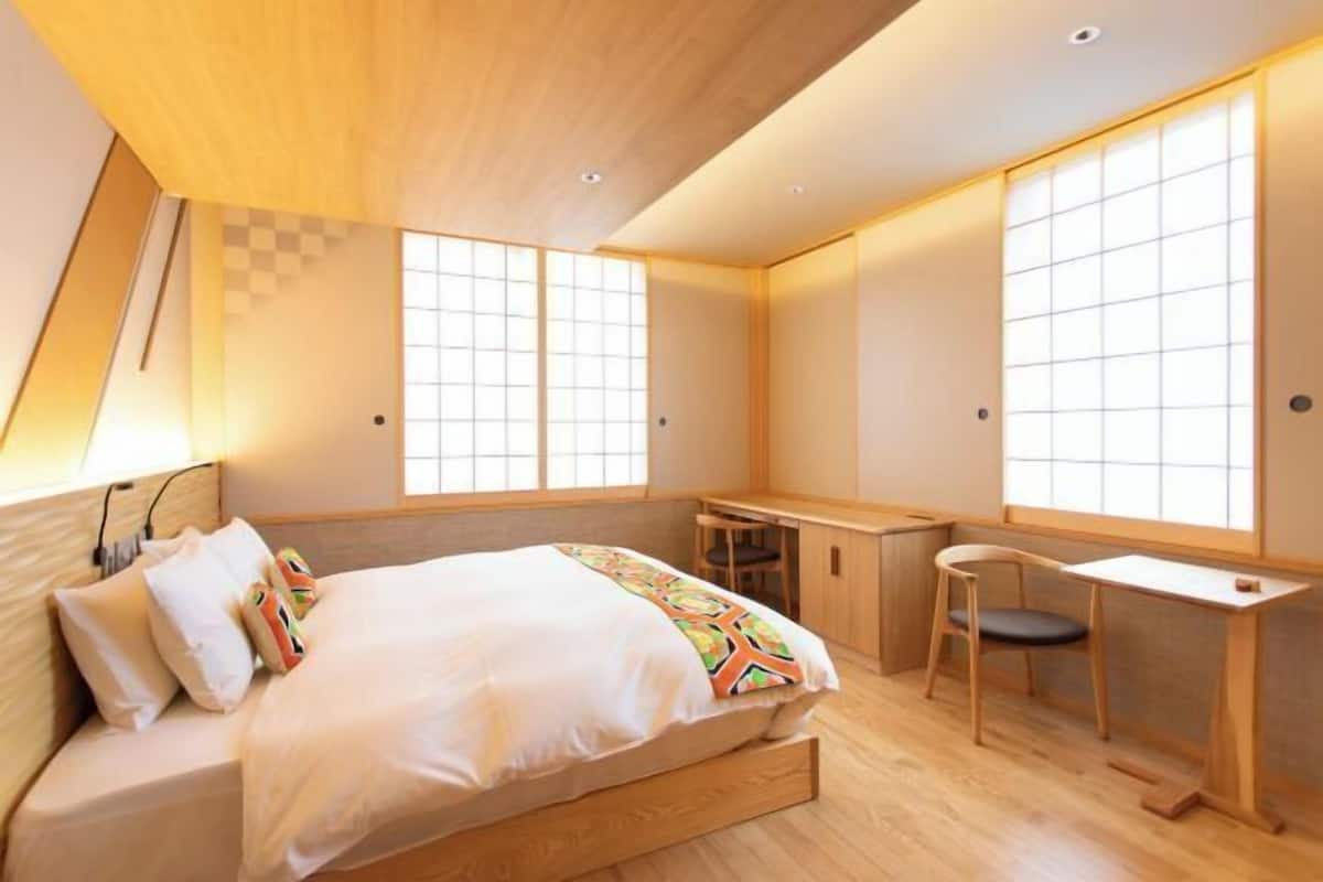 Desk, laptop workspace, free WiFi, bed sheets