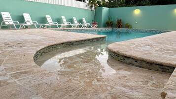 Kolam renang outdoor