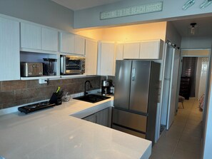 Condo, 1 Bedroom, Ocean View | Private kitchen