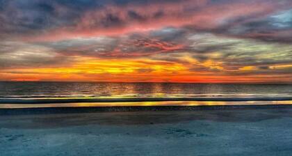3 min walk to beach with bikes!
