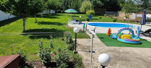 Nature House Bulgaria 1 min  from the lake , 15 mins  from River