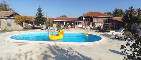 Piscina a l'aire lliure i piscina climatitzada