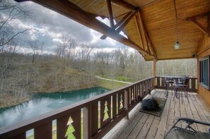 Outdoor dining - Timber Frame Country Retreat. 
Close to Ark Encounter, Creation Mus.-Entire Home (union)