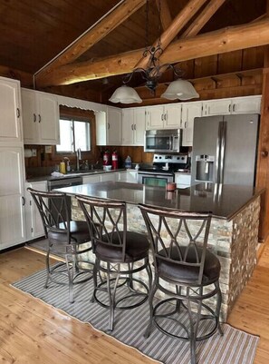 Fridge, microwave, oven, stovetop - Timber Frame Country Retreat. 
Close to Ark Encounter, Creation Museum and Cincy (union)
